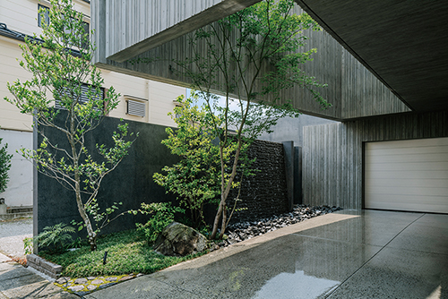 <span>鹿児島県</span>手間と愛情を惜しみなく注いだ<br>写真に残せる庭