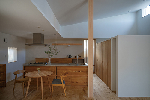 <span>愛媛県</span>内と外がゆるやかに繋がる <br>“心地よい居場所”を叶えた家