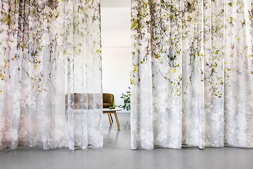 <span>大阪府</span>美しさと機能性を備えた <br>スイス製最高級カーテン