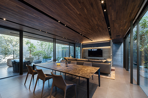 <span>東京都</span>時に流されることのない <br>品格のある建築