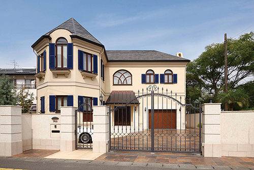 <span>東京都</span>世界中の人々を魅了する <br>ヨーロッパデザインの家