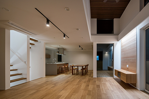 <span>東京都</span>どう生きたいか、<br>に寄り添う 懐の深い家