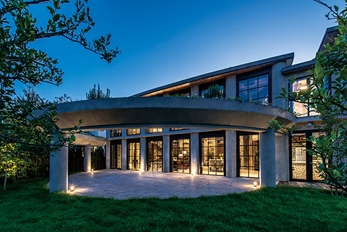 <span>東京都</span>日本の住空間を<br> もっと美しく豊かなものに。