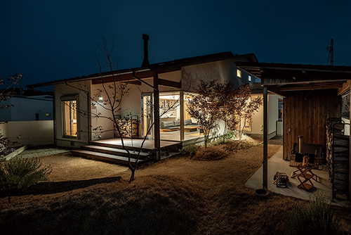 <span>三重県</span>100％熊野の無垢材で、<br>家をつくる、暮らしを紡ぐ。