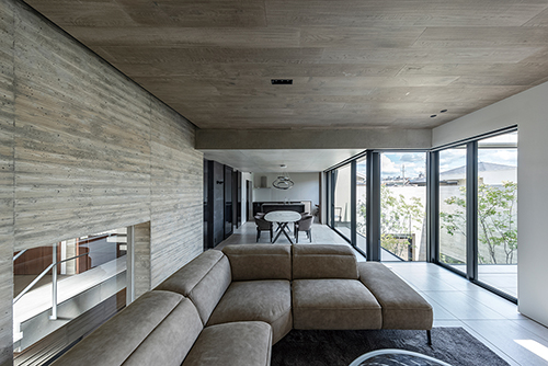 <span>愛知県</span>時間の経過に耐える建築、 <br>人々の痕跡が残る建築を思考